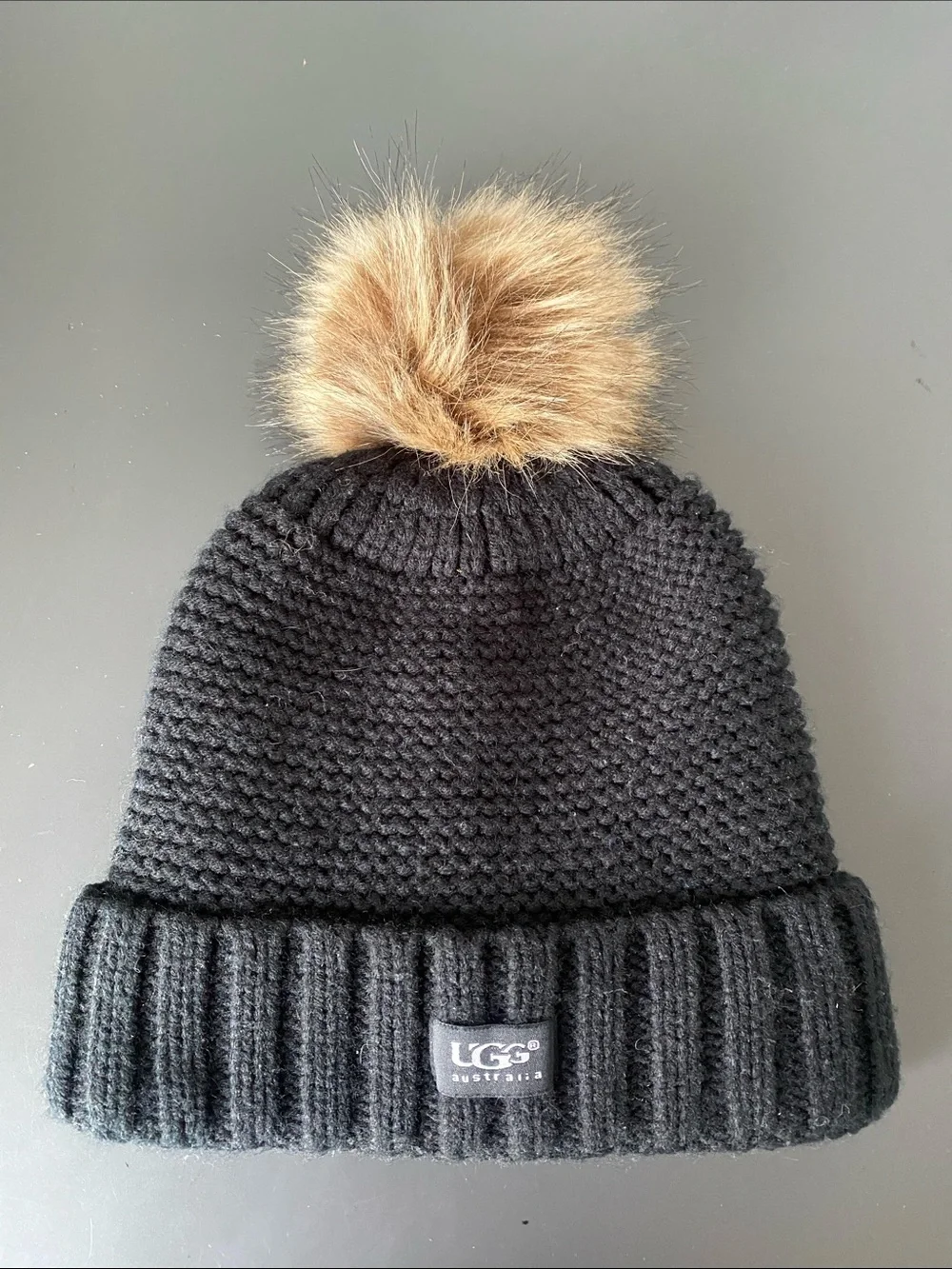 UGG Australia Black Knit Beanie Brown Faux-Fur Pom OS Lined Outdoor Casual Chic